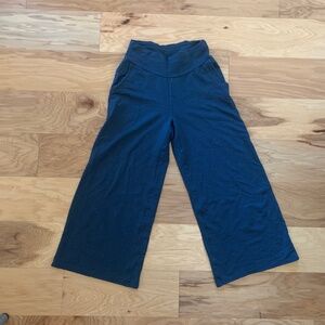 Wide leg cropped yoga pants